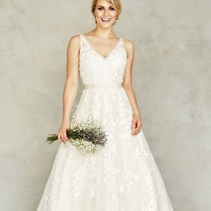 Lace ivory Carrafina wedding dress size 22 never worn